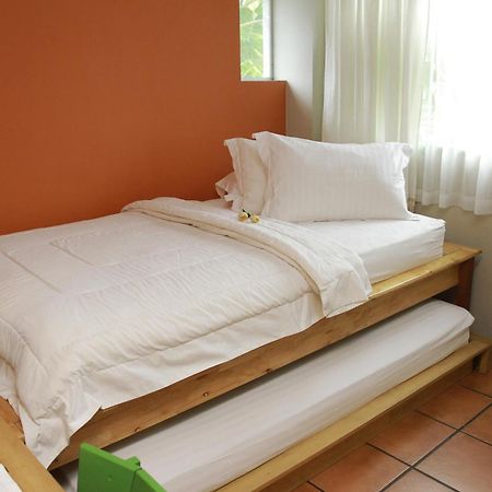 Roemah 28 Syariah Hotel Медан Екстериор снимка