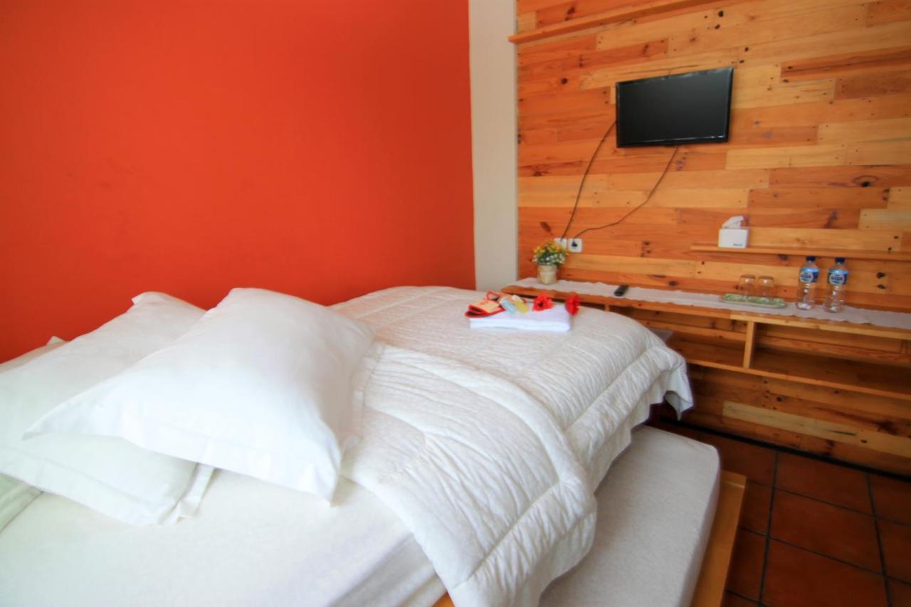Roemah 28 Syariah Hotel Медан Екстериор снимка