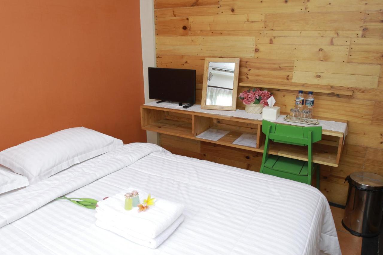 Roemah 28 Syariah Hotel Медан Екстериор снимка