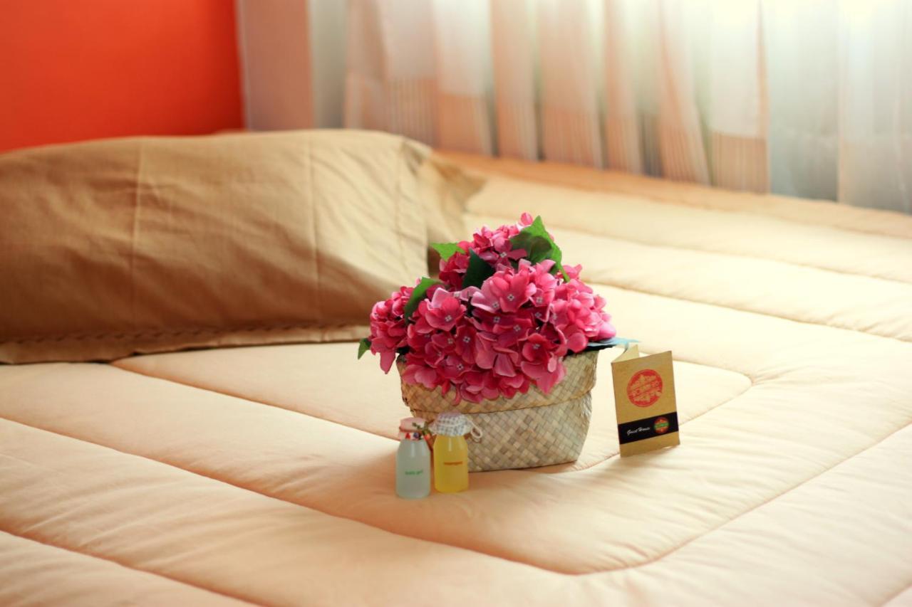 Roemah 28 Syariah Hotel Медан Екстериор снимка