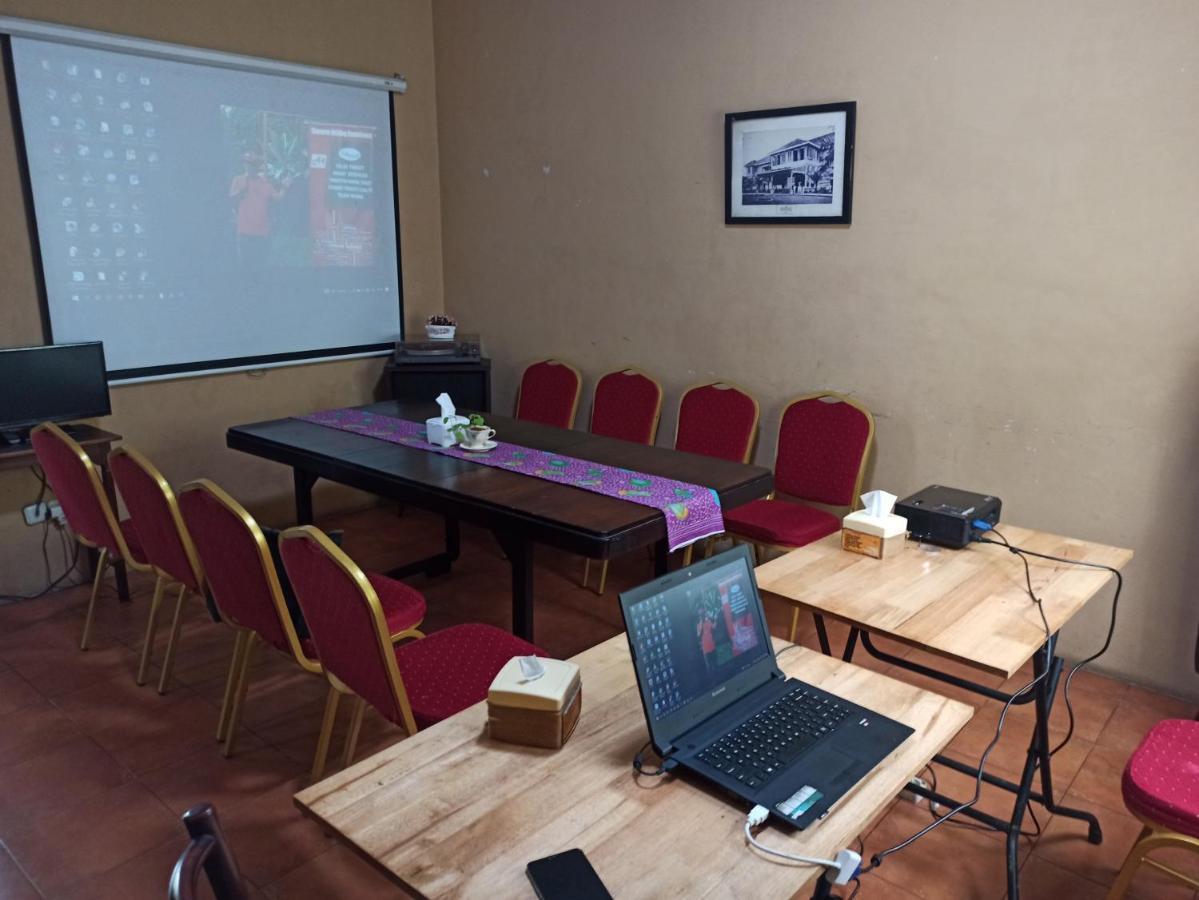Roemah 28 Syariah Hotel Медан Екстериор снимка