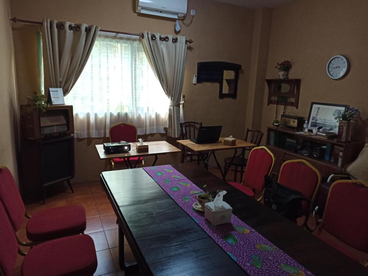 Roemah 28 Syariah Hotel Медан Екстериор снимка