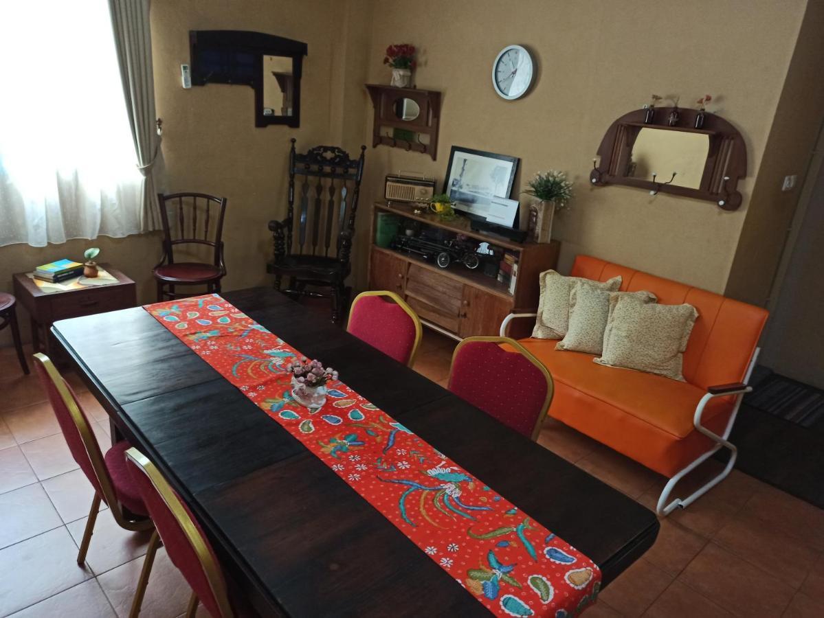 Roemah 28 Syariah Hotel Медан Екстериор снимка