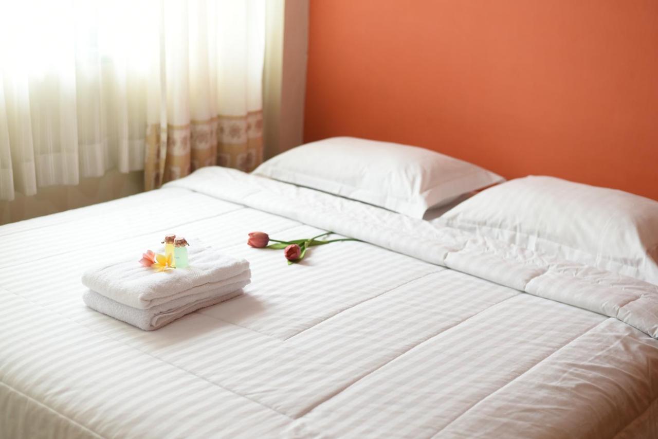 Roemah 28 Syariah Hotel Медан Екстериор снимка