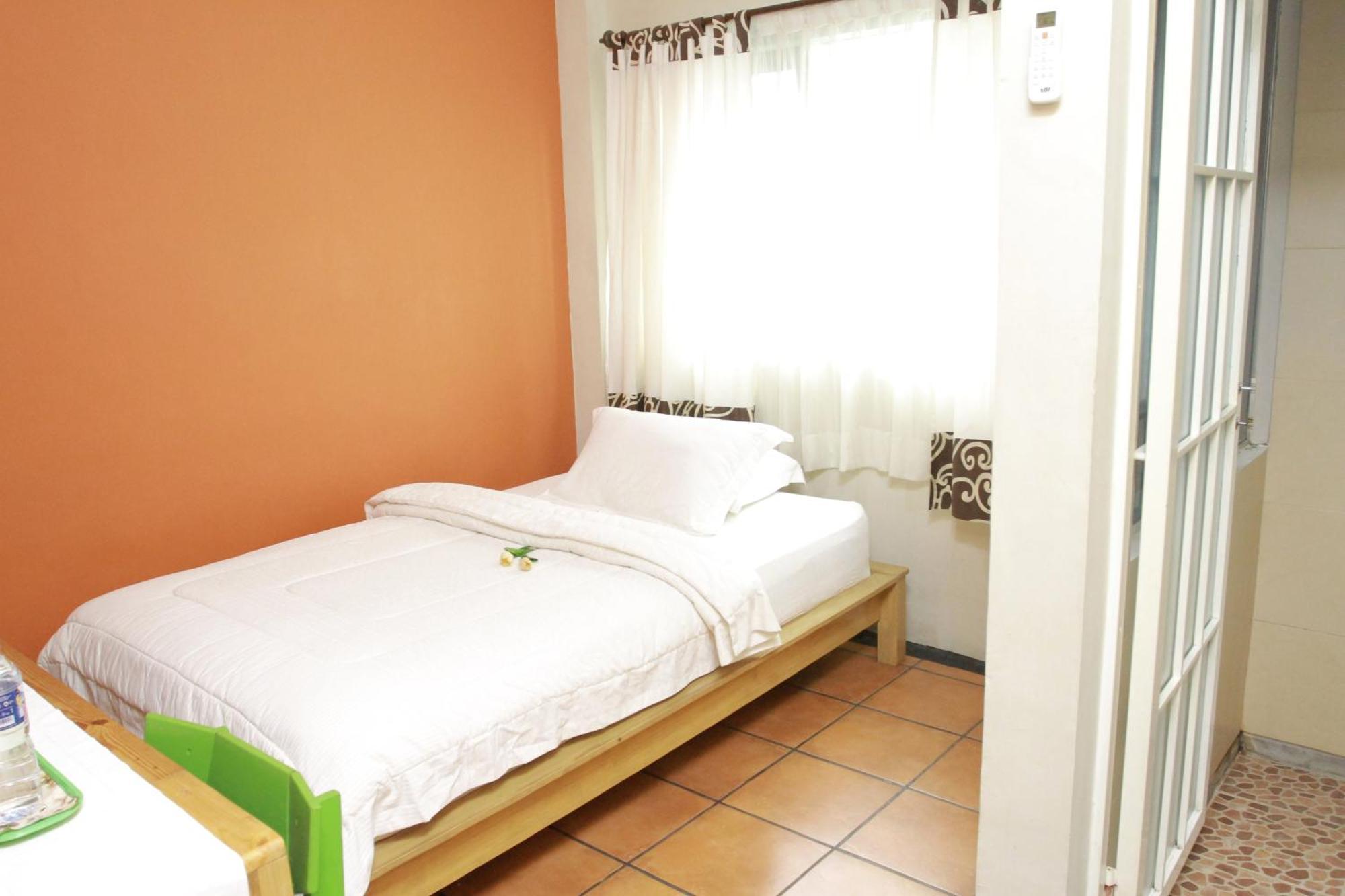 Roemah 28 Syariah Hotel Медан Екстериор снимка