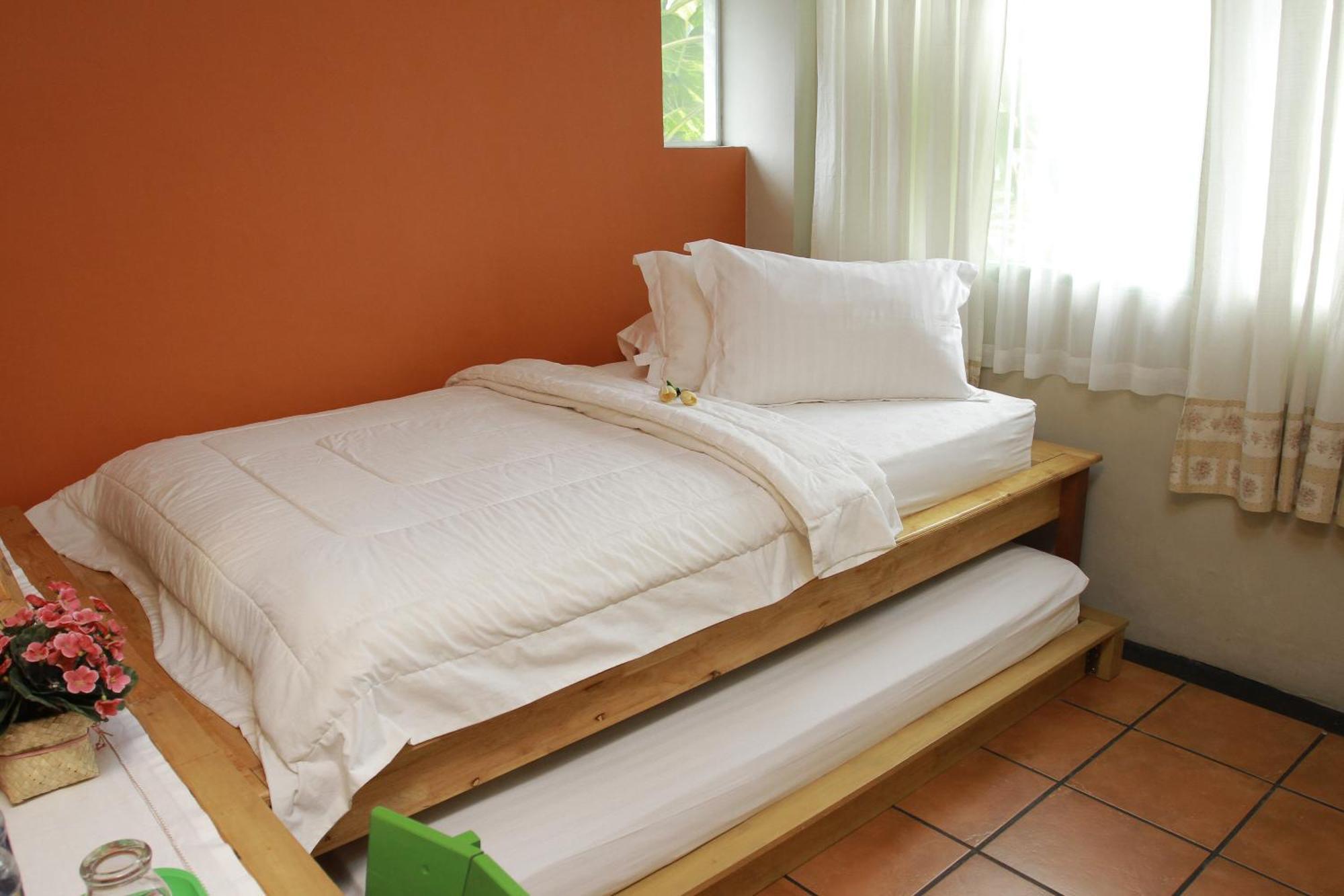 Roemah 28 Syariah Hotel Медан Екстериор снимка