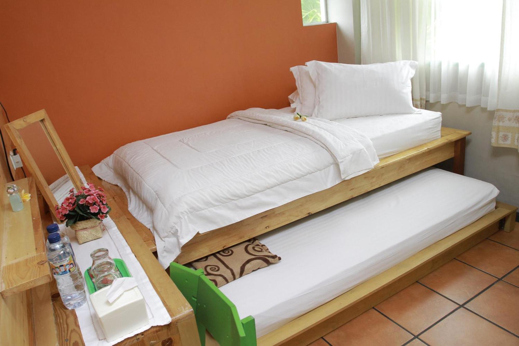 Roemah 28 Syariah Hotel Медан Екстериор снимка