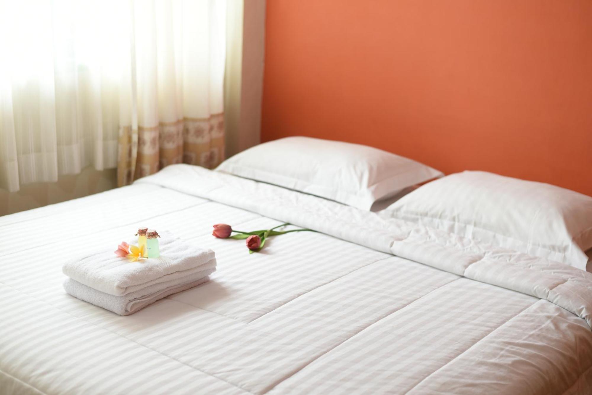 Roemah 28 Syariah Hotel Медан Екстериор снимка