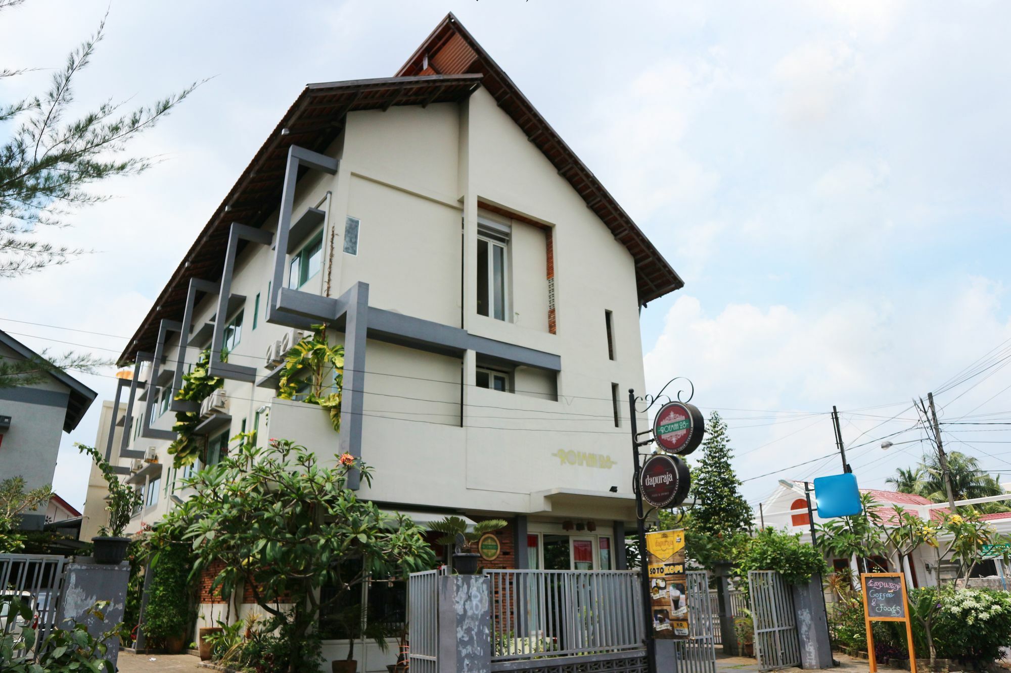 Roemah 28 Syariah Hotel Медан Екстериор снимка